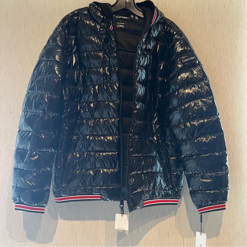 Calvin Klein Men's Size Large Hooded Super Shine
Black Puffer Jacket